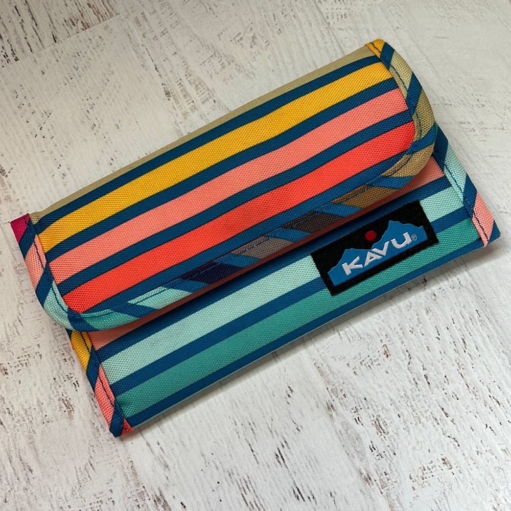 Kavu Mondo Spender Wallet in Chroma Stripe in EUC
